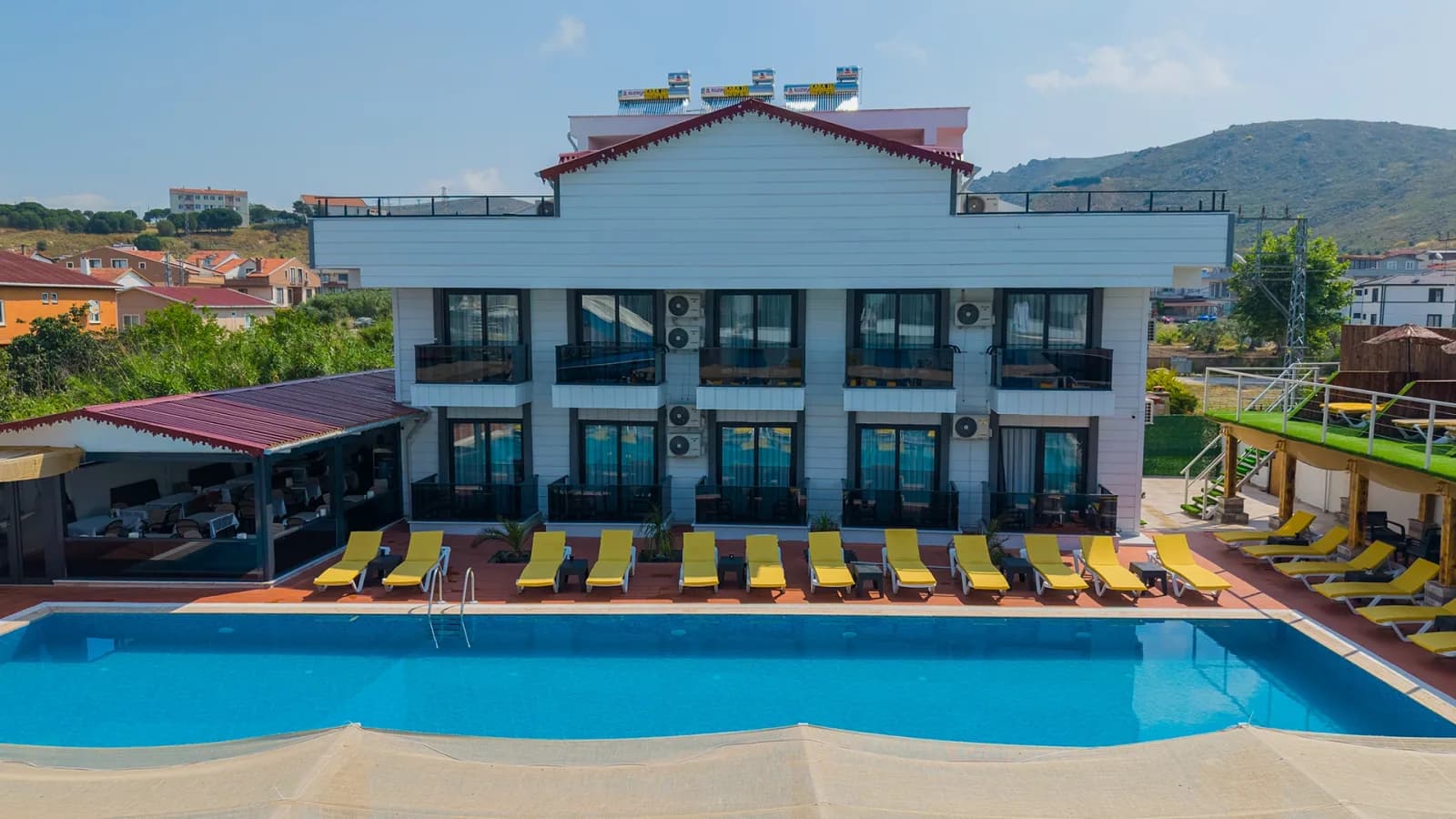 Ataş Aqua Otel dış cephe ve açık yüzme havuzu