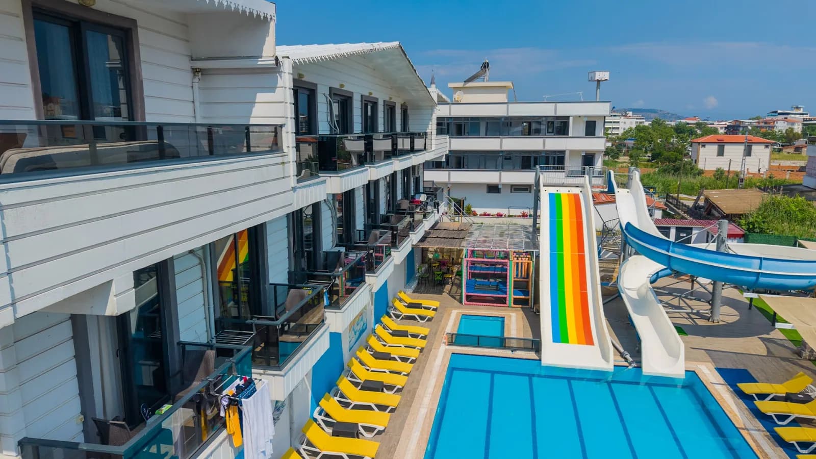 Ataş Aqua Otel çocuklar için su kaydıraklı aquapark alanı