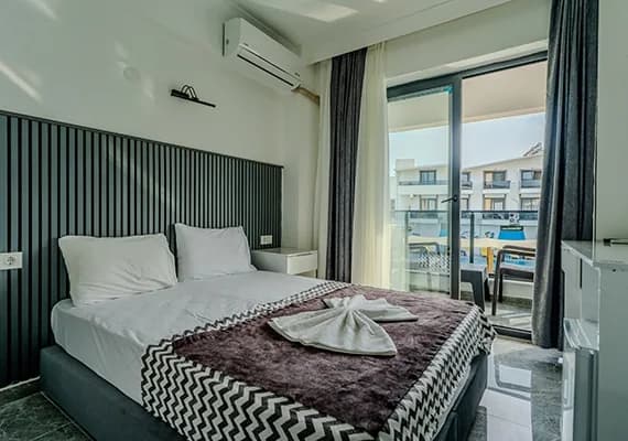 Ataş Aqua Otel standart havuz manzaralı oda