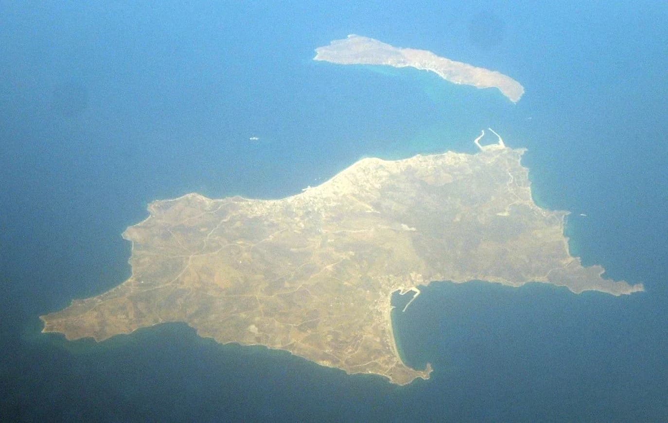 Avşa Adası ve kıyılarının havadan görünümü